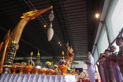 พิธีบวงสรวงพระภูมิเจ้าที่พิธีสงฆ์และเซ่นไหว้แม่ย่านางเรือพระที่นั่งสุพรรณหงส์