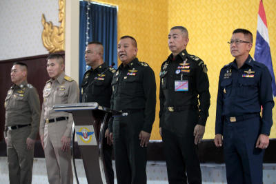 ปลัดกลาโหม ผบ.สูงสุด นำ ผบ.เหล่าทัพ แถลงจุดยืนหลังเลือกตั้ง