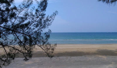 ชายหาดบ้านกรูด