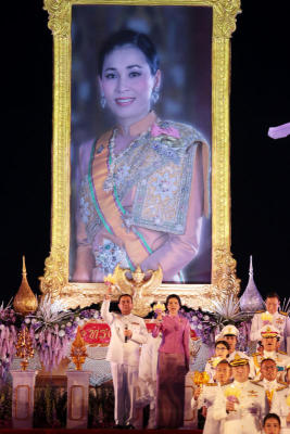 พิธีถวายเครื่องราชสักการะและพิธีจุดเทียนถวายพระพรชัยมงคล เนื่องในโอกาสวันเฉลิมพระชนมพรรษาสมเด็จพระนางเจ้าฯ พระบรมราชินี