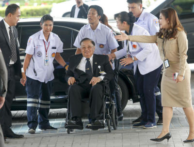 บรรยากาศการเดินเข้าประชุมสภาผู้แทนราษฎรเพื่อเลือกนายกรัฐมนตรี