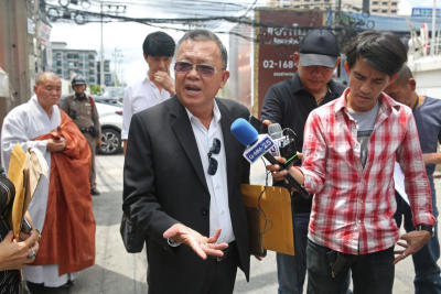 กงสุลเกาหลีใต้ นำตัวแทนกลุ่มทุนไทย-เกาหลี เดินทางไปยื่นหนังสือร้องขอความเป็นธรรม และขอให้ส่งตัวผู้ต้องหา นาย คีบอค วี สัญชาติเกาหลีได้ ผู้ต้องหาคดีอาญาตามหมายจับศาลไทยและหมายจับสากลกลับมาดำเนินคดีในประเทศไทยตามสัญญา