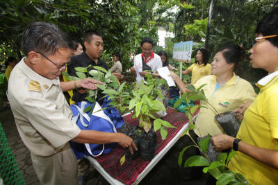 กรมป่าไม้ได้เปิดโครงการชวนคนไทยปลูกต้นไม้ เนื่องในโอกาสมหามงคลในวันเฉลิมพระชนมพรรษาพระบาทสมเด็จพระปรเมนทรรามาธิบดีศรีสินทร มหาวชิราลงกรณฯ พระวชิรเกล้าเจ้าอยู่หัว