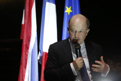 นายฌากส์ ลาปูฌ (Mr. Jacques LAPOUGE) เอกอัครราชทูตฝรั่งเศสประจำประเทศไทย แถลงเกี่ยวกับความสัมพันธ์ระหว่างประเทศ ณ ห้องเกล็นบาร์ โรงแรมพูลแมน กรุงเทพฯ คิงส์ พาว์เวอร์ ซอยรางน้