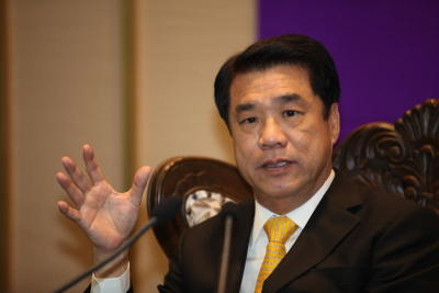 นายสุริยะ จึงรุ่งเรืองกิจ รัฐมนตรีว่าการกระทรวงอุตสาหกรรม