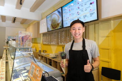 Banthat Thong Road has transformed itself into a restaurant row, with one sensational eatery after another