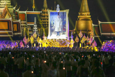 พิธีจุดเทียนเพื่อน้อมรำลึกในพระมหากรุณาธิคุณ ร9