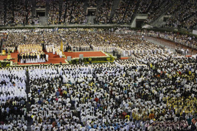 Pope touches hearts invisit for the masses