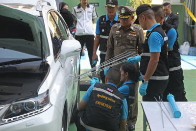 Cops clash over scanners
