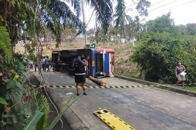 2 killed, 18 hurt in bizarre bus crash