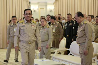 นายกรัฐมนตรี และ รมว.กลาโหม เดินทางมาถึงทำเนียบรัฐบาลเพื่อเป็นประธานมอบนโยบาย จัดการภายในและการเตรียมการเก็บน้ำฤดูฝนปี 2563
