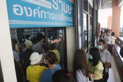 ประชาชนแห่ซื้อเจลล้างหน้าและแอลกอฮอ