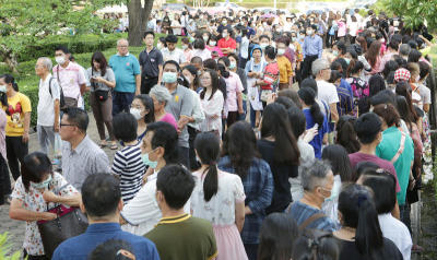 แจก หน้ากากอนามัยให้กับประชาชน