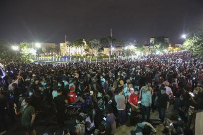 กลุ่มคณะราษฎร ปักหลักชุมนุมอยู่บนถนนพิษณุโลก