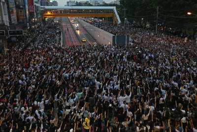 กลุ่ม นักเรียน นักศึกษา ชุมมุมประท้วงรัฐบาลที่แยกเกษตร