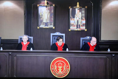 ศาลรัฐธรรมนูญได้นัดอ่านคำวินิจฉัยในคดีที่ประธานสภาผู้แทนราษฎรส่งคำร้องขอให้ศาลรัฐธรรมนูญวินิจฉัยตามรัฐธรรมนูญ มาตรา 82 ว่า สมาชิกภาพ ส.ส.จำนวน 32 คนของฝ่ายรัฐบาล และอีก 32 คนของฝ่ายค้าน สิ้นสุดลงตามรัฐธรรมนูญ มาตรา 101 (6) ประกอบมาตรา 98 (3) เนื่องจากถือครองหุ้นสื่อหรือไม่ โดยในช่วงเช้าจะเป็นการประชุมของคณะตุลาการเพื่อแถลงด้วยจาจาและลงมติ ก่อนออกนั่งบัลลังก์อ่านคำวินิจฉัยให้คู่กรณีฟังตั้งแต่เวลา 15.00 น.