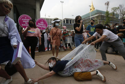 กลุ่มเฟมินิสต์ปลดแอกรวมตัวไม่เห็นด้วยกับ กฎหมายทำแท้ง