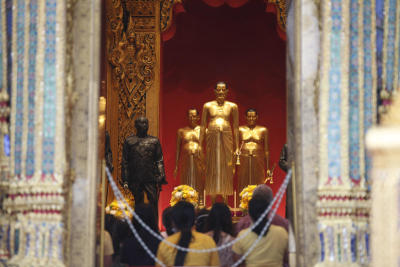 ประชาชนเข้าชมพระบรมมหาราชวังและวัดพระศรีรัตนศาสดาราม เนื่องในพระราชพิธีวันพระบาทสมเด็จพระพุทธยอดฟ้าจุฬาโลกมหาราช และวันที่ระลึกมหาจักรีบรมราชวงศ์ ในวันอังคาร ที่ 6 เมษายน 2564  นักท่องเที่ยวสามารถเข้าชมฯ ได้ ตั้งแต่เวลา 08.30 – 14.00 น. เข้ากราบถวายบังคมพระบรมรูปสมเด็จพระบูรพมหากษัตริยาธิราชในปราสาทพระเทพบิดรได้ ตั้งแต่เวลา 08.30- 14.00 น.