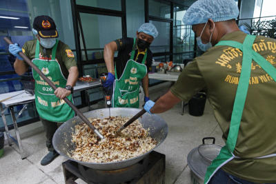 มูลนิธิร่วมกตัญญู จัดทีมโรงครัวสนาม