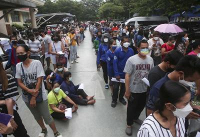 เทศบาลนครนนทบุรีจัดวัคซีนซิโนฟาร์มให้กับประชาชนในพื้นที่
