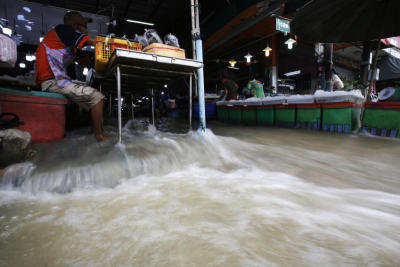 น้ำทะเลุหนุนสูงเข้าท่วมสมุทรปราการ