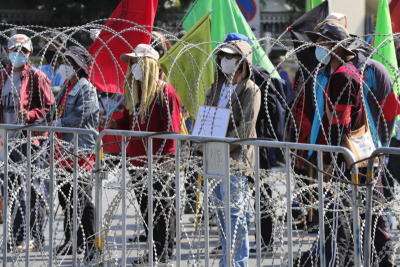 กลุ่ม P-MOVE เคลื่อนตัวไปทำเนียบรัฐบาล