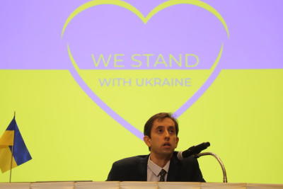 Oleksandr Lysak holds a press conference held by the Ukrainian Embassy in Thailand