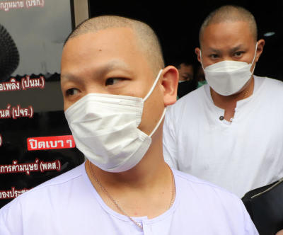 ปอ-โรเบิร์ด รายงานตัว