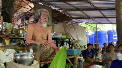 นายทวี หนันลา อายุ 74 ปี ฤาษีอ้างเป็นพระบิดาทุกศาสนา เจ้าของสำนักปฏิบัติธรรมในพื้นที่ อ.คอนสาร จ.ชัยภูมิ