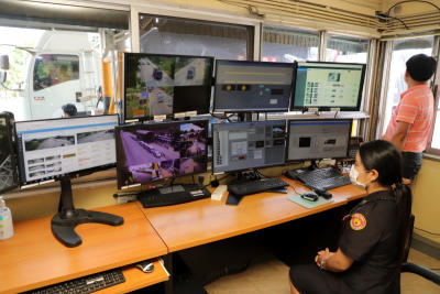 ‘คมนาคม’ พาสื่อลงพื้นที่ด่านชั่งน้ำหนักอยุธยาตรวจสอบ ‘ส่วยสติ๊กเกอร์รถบรรทุก’ ยืนยัน หากพบความเชื่อมโยงถึงเจ้าหน้าที่ พร้อมดำเนินคดีทั้งหมดไม่มีละเว้น มั่นใจ การตีแผ่ข้อมูลจากหลายฝ่าย จะช่วยแก้ไขส่วยสติ๊กเกอร์รถบรรทุกได้ในอนาคต