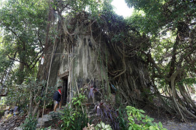 Wat Sak Noi (Abandoned Temple) - Buddhist temple in Bang Kruai Town Municipality, Thailand