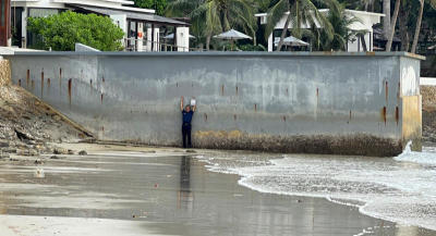 Hotel wall comes under scrutiny