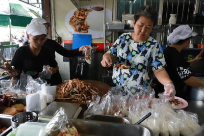 เจ๊จง หมูทอด คลองเตย