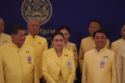 นายกรัฐมนตรีและคณะรัฐมนตรี ถ่ายภาพหมู่