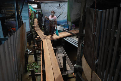 สะพานไม้ชั่วคราว บริเวณ ซอยนนทบุรี 9/1