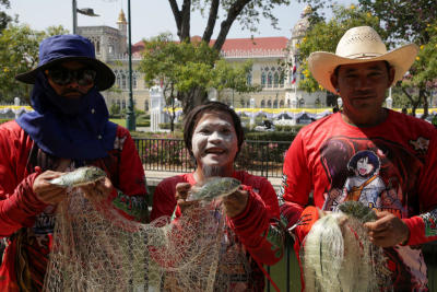 กลุ่มประชาชน 19 จังหวัด รวมตัวบุกทำเนียบยื่น 4 ข้อเรียกร้อง “รัฐบาลคางดำ” หลังแก้ปัญหาไม่เด็ดขาดเรื่องปลาหมอคางดำ