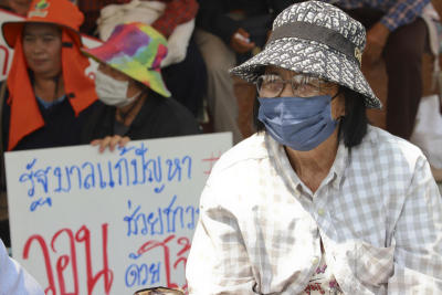 กลุ่มชาวนาเดินทางมายังอาคารรัฐสภา ย้ำข้อเรียกร้อง ให้รัฐบาลแทรกแซงราคาข้าว 11,000 บาทต่อตัน ลดต้นทุนการผลิต