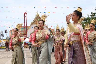 ประชาชนร่วมสักการะและสรงน้ำพระพุทธสิหิงค์