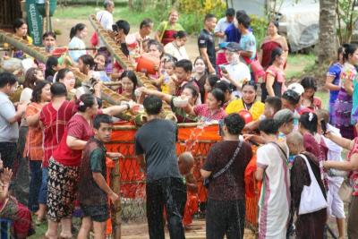 ประเพณีสงกรานต์ชาวไทยเชื้อสายกะเหรี่ยงบ้านสะเนพ่อง กลางป่าทุ่งใหญ่ฯ