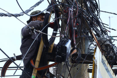การไฟฟ้านครหลวงเริ่มรื้อสายสื่อสาร